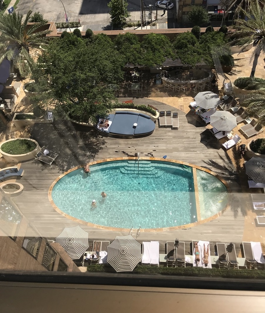 four seasons pool view