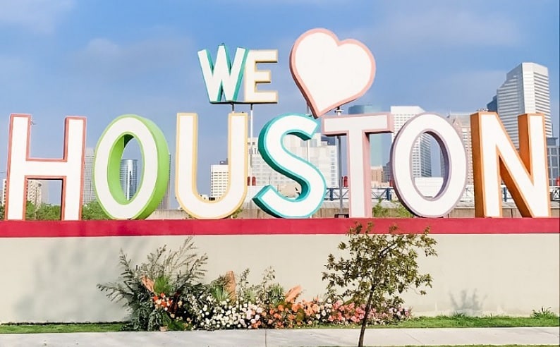 Things to do in Houston this Weekend - We love Houston sign