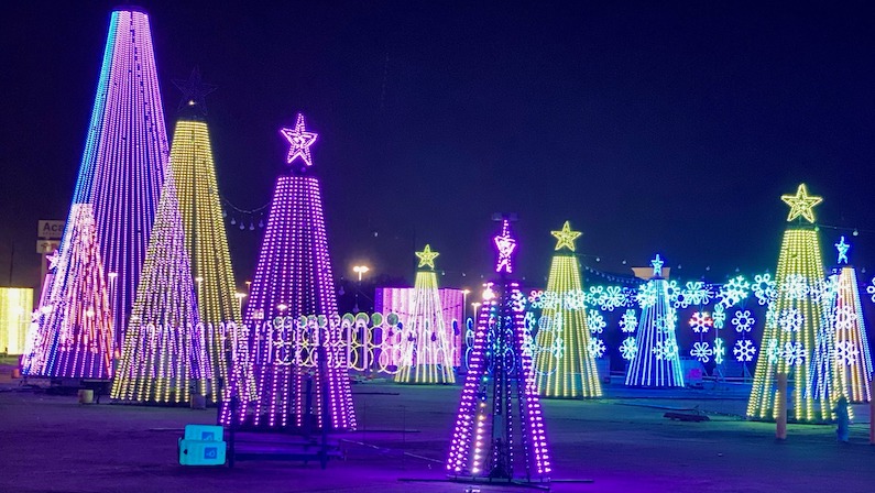 The Light Park 2021: Splashtown Christmas Lights in Houston