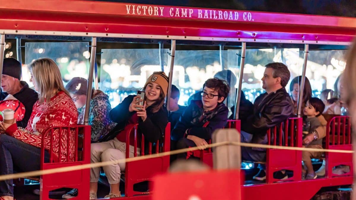 Alvin Christmas Train 2022 Guide - Hours, Tickets & more! 1 Alvin Christmas Train