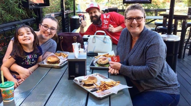 Restaurants Open Late in Houston - The Burger Joint 