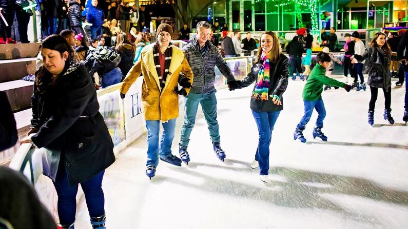 Ice skating in Houston 2023 | Discovery Green