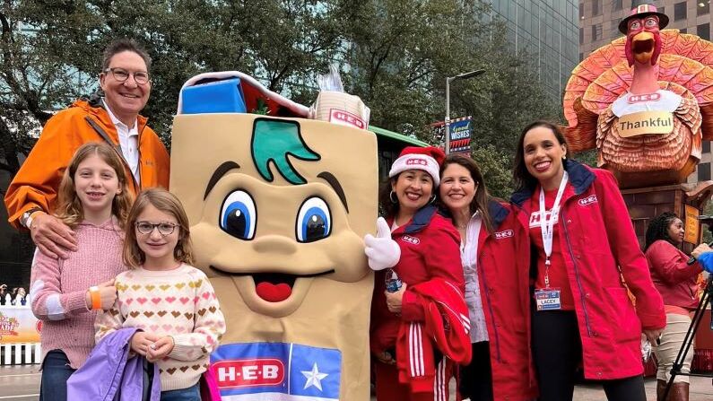 Things to do in Houston Thanksgiving Week 2023 | H-E-B Houston Thanksgiving Parade 2023