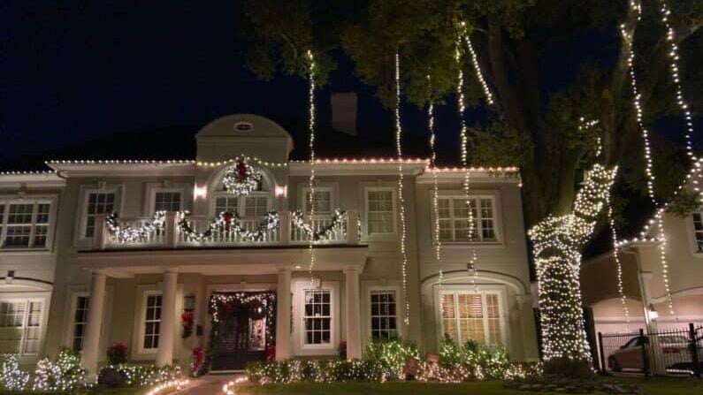 Tanglewood Christmas Lights Houston - hanging lights from the tree