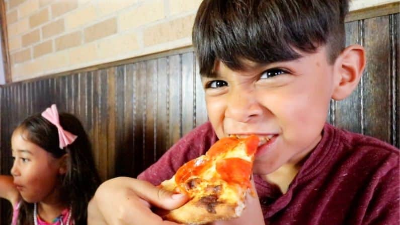 Kids eat free Houston | Fire Stone Pizza Bar