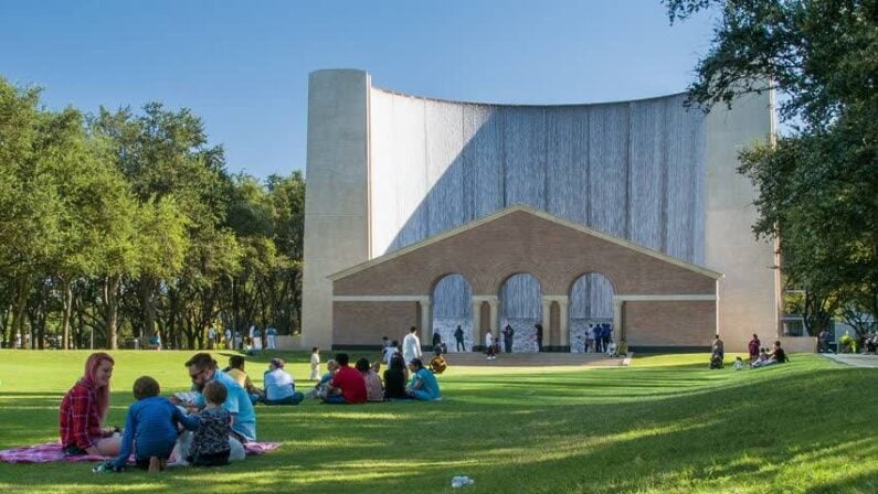 Must-See Houston Roadside Attractions: A Unique Adventure 5 Houston Roadside Attractions | Gerald D. Hines Waterwall Park