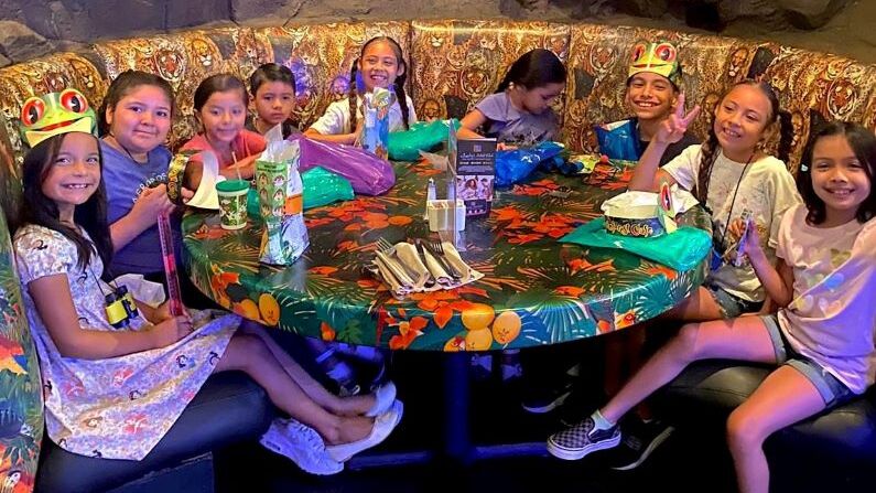 Kid-friendly restaurants Galveston | Rainforest Cafe