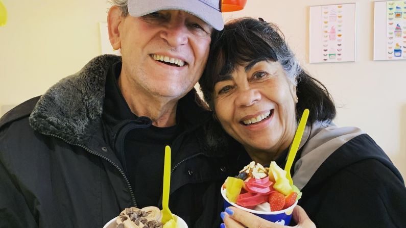 Self-serve Frozen yogurt in Houston | Tutti Frutti Frozen Yogurt