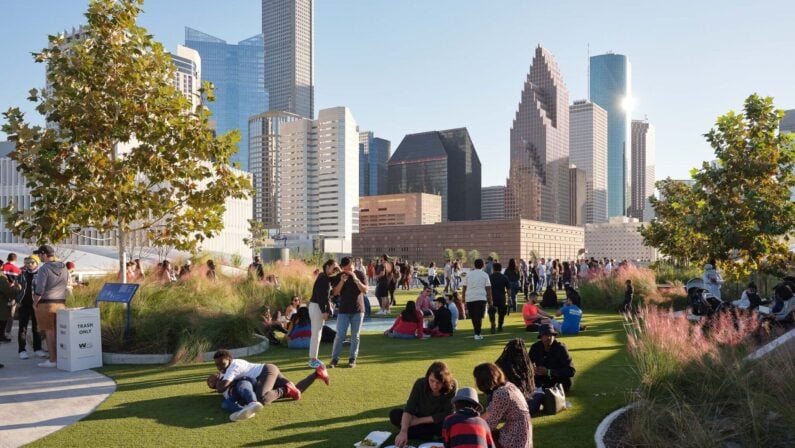 Houston Rooftop Restaurants: 10 Best Spots With Views 5 Houston Rooftop Restaurants - POST Houston Skylawn + POST Market