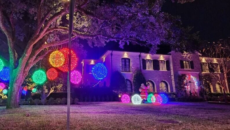 Tanglewood Christmas Lights - colorful Christmas balls