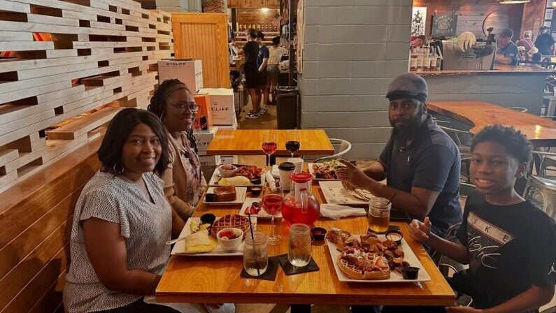 10 Best Cheap Eats Sugar Land: Top Affordable Restaurants 3 cheap eats sugar land - Jupiter Pizza & Waffle Co.