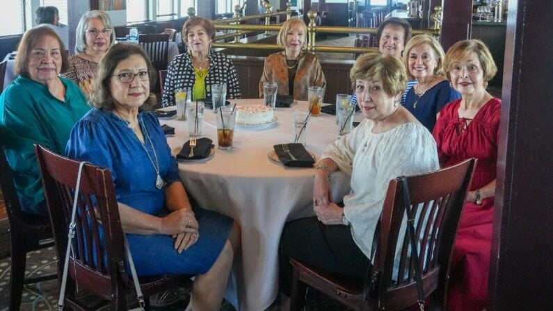15+ Best Dog-Friendly Restaurants in Galveston (2026 Guide) 2 Dog-Friendly Restaurants Galveston - Landry’s Seafood House