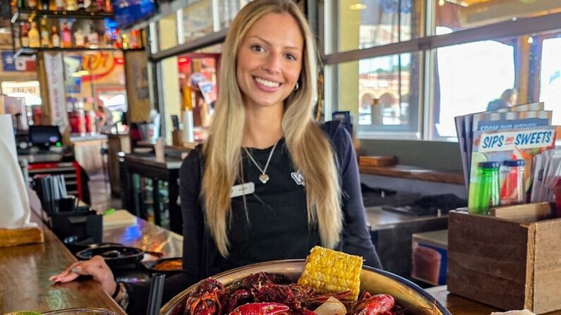 20 Best Cheap Restaurants Pearland – Mexican, Asian, and More! 5 Cheap Restaurants Pearland - Willie’s Grill & Icehouse