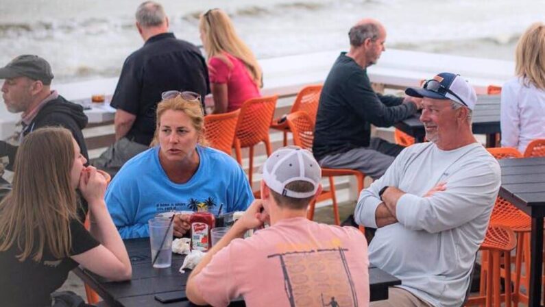 Restaurants with Patios in Galveston - Jimmy’s on the Pier