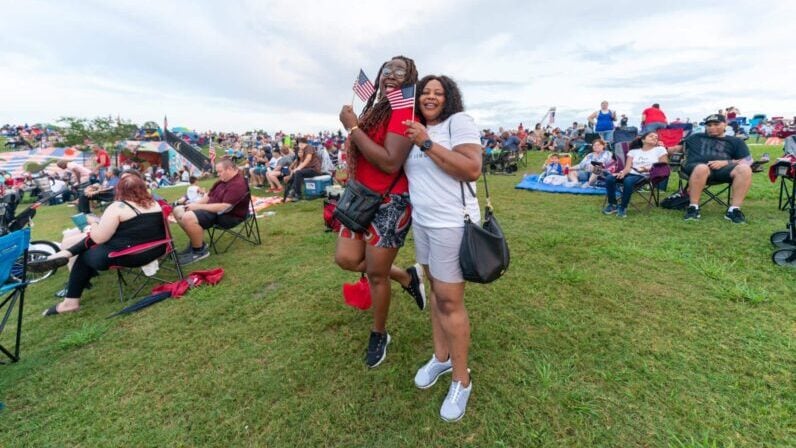 Best 4th of July Fireworks in Houston (2026 Show Guide) 9 4th of July events in Houston - CELEBRATION OF FREEDOM - Pearland