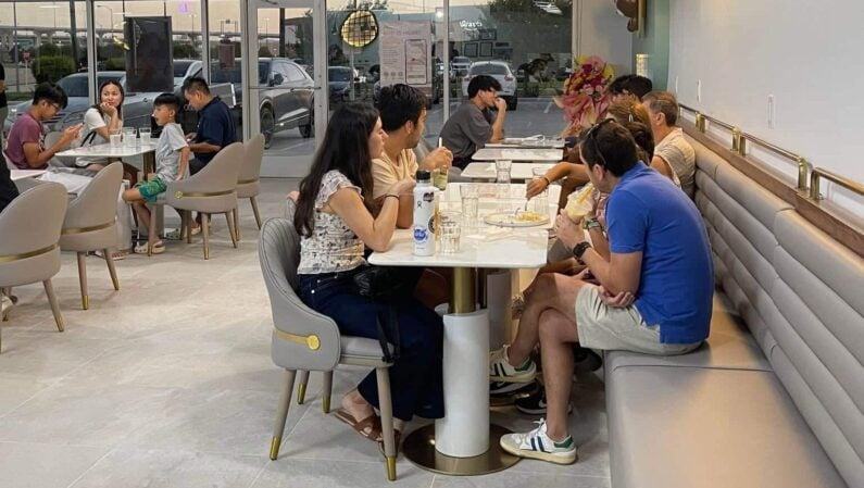 Top Late-Night Dessert & Boba Shops Open Past 10 PM in Houston 4 Late Night Boba Houston - Mango Mango Dessert (Katy)