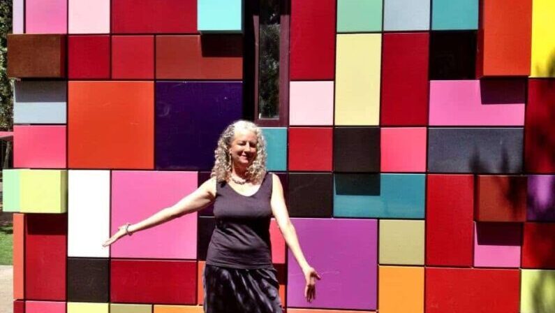 10+ Best Murals in Houston: Wall Art & Street Art Tour 5 Murals in Houston - Synchronicity of Color