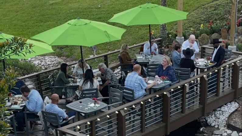 Best Fall Patio Brunches in Houston with $20 Mimosas 4 Best Patio Brunch Houston - Rainbow Lodge