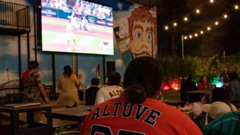 Best Houston Sports Bars for College Football Kickoff Weekend 3 Houston Sports Bars - Social Beer Garden HTX