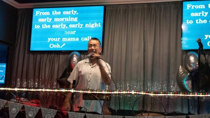 Best Karaoke Bars in Houston for High-Energy Weekend Fun 2 Karaoke Bars Houston - Spotlight Karaoke