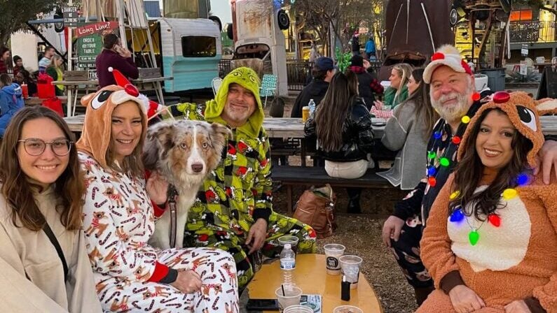Free Things to Do in Houston at Night: 15 Fun & Cheap Ideas 4 Free things to do in Houston at night - Indulge in Late-Night Eats at Truck Yard Houston