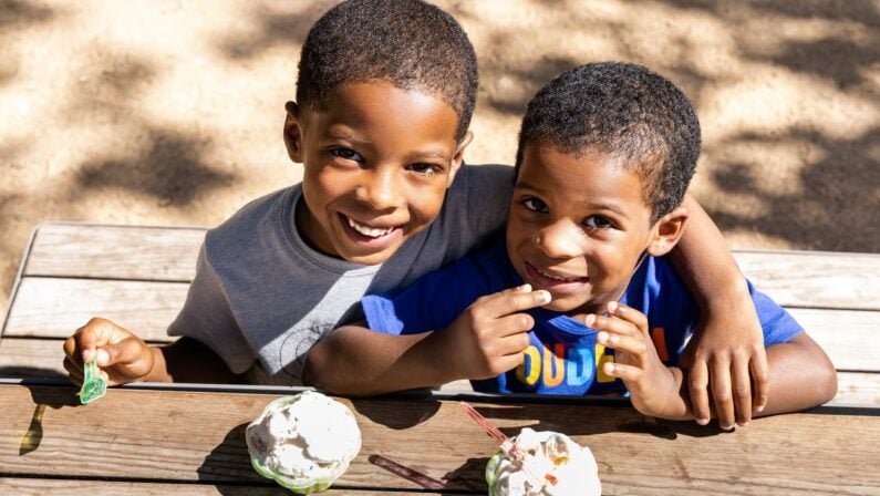 Best Family Picnic Spots in Houston with Cheap To-Go Packs 3 Family Picnic Spots in Houston - Discovery Green