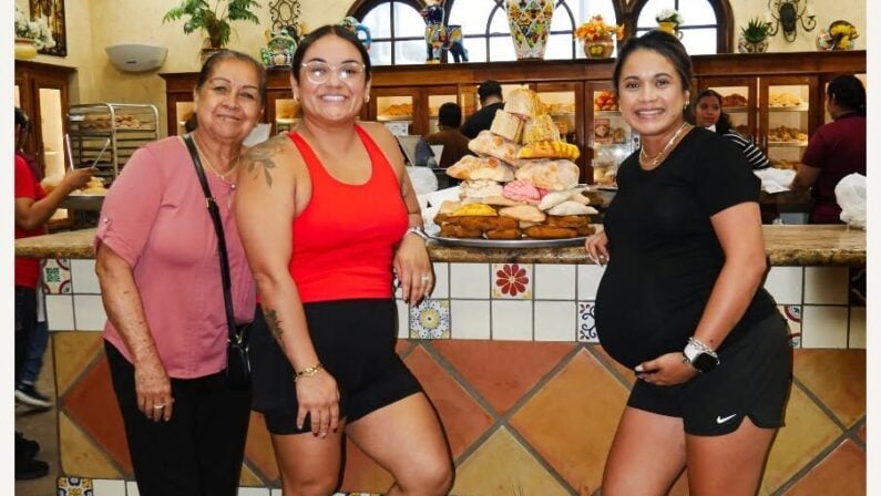 Best Panaderias in Houston for Fresh Pan de Muerto 2 Best Panaderias Houston - El Bolillo Bakery