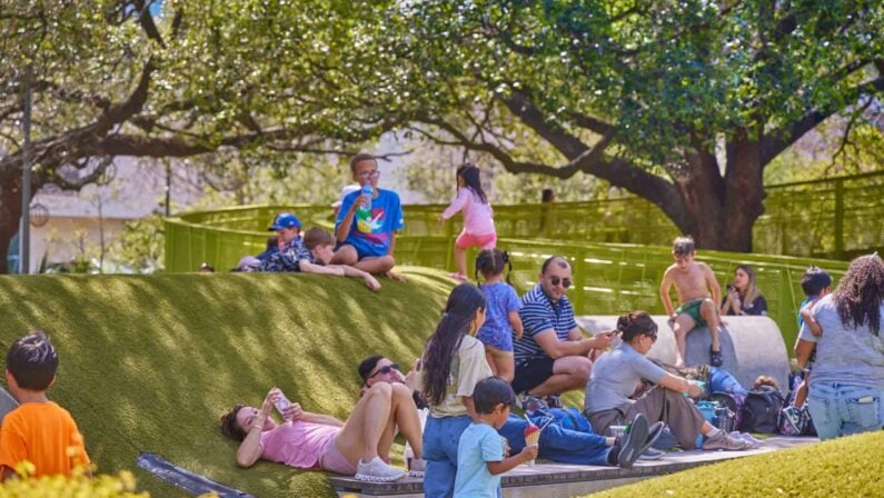 Best Family Picnic Spots in Houston with Cheap To-Go Packs 2 Family Picnic Spots in Houston - Levy Park